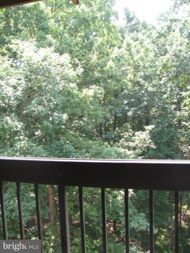 1673 Parkcrest Cir unit 4D/400, Reston, VA 20190 - photo 3