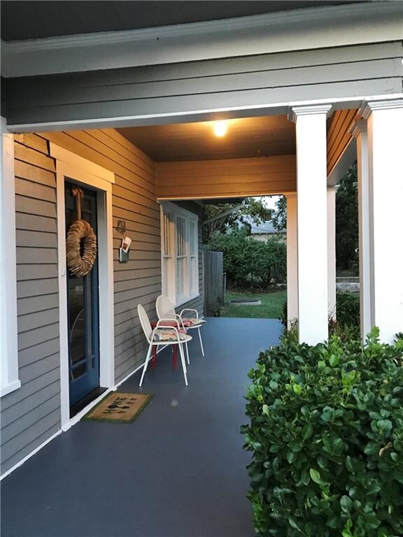 Beautiful front porch!