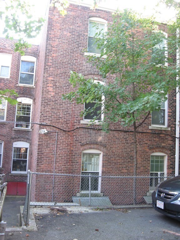 88 Pleasant St unit 2, Brookline, MA 02446 - photo 3