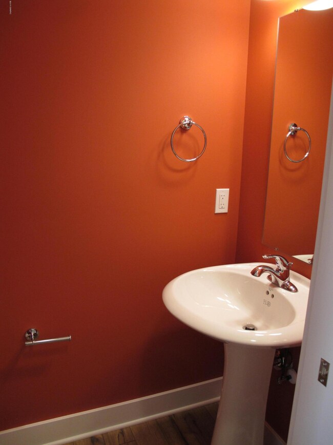 16 powder room.JPG