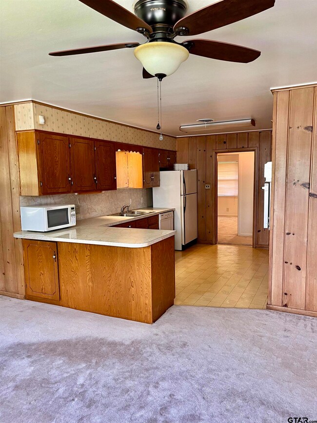 1015 Rhodes Dr, Tyler, TX 75701 - photo 6