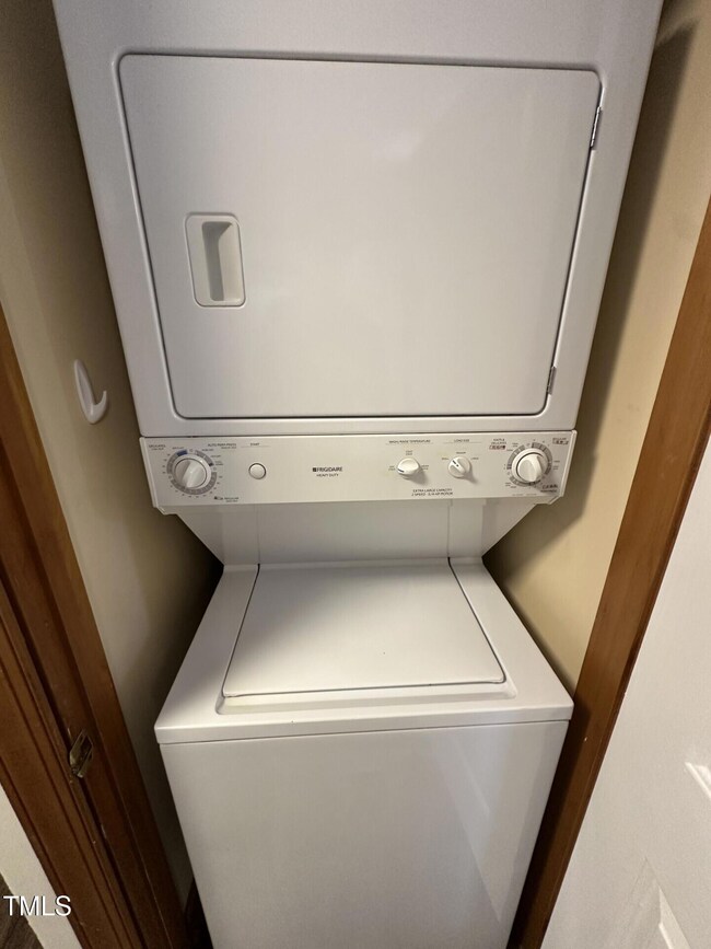 3537 Ivy Commons Dr unit 301, Raleigh, NC 27606 - photo 4