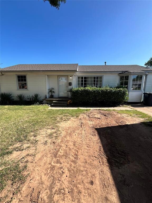 1219 Sherry Ln, Shawnee, OK 74801 - photo 2