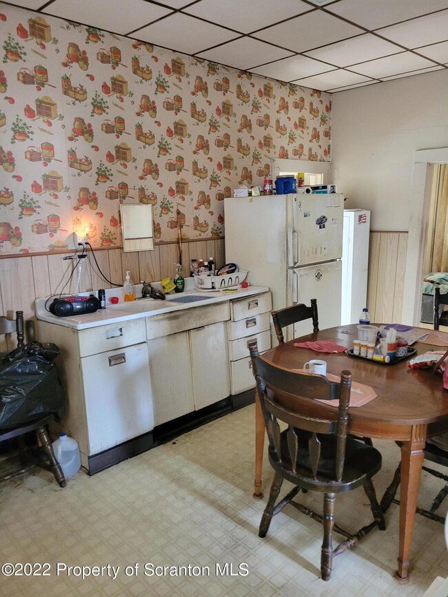 408 Mortimer St, Dunmore, PA 18512 - photo 3