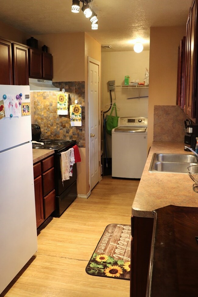 115 Tanner, Brazoria, TX 77422 - photo 4