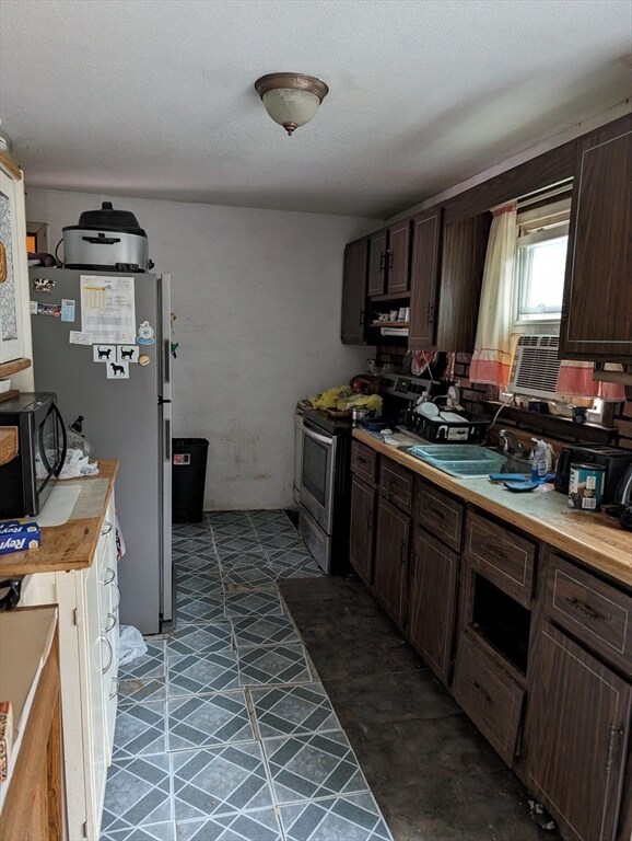 25 Westbrook Ave, Ware, MA 01082 - photo 6