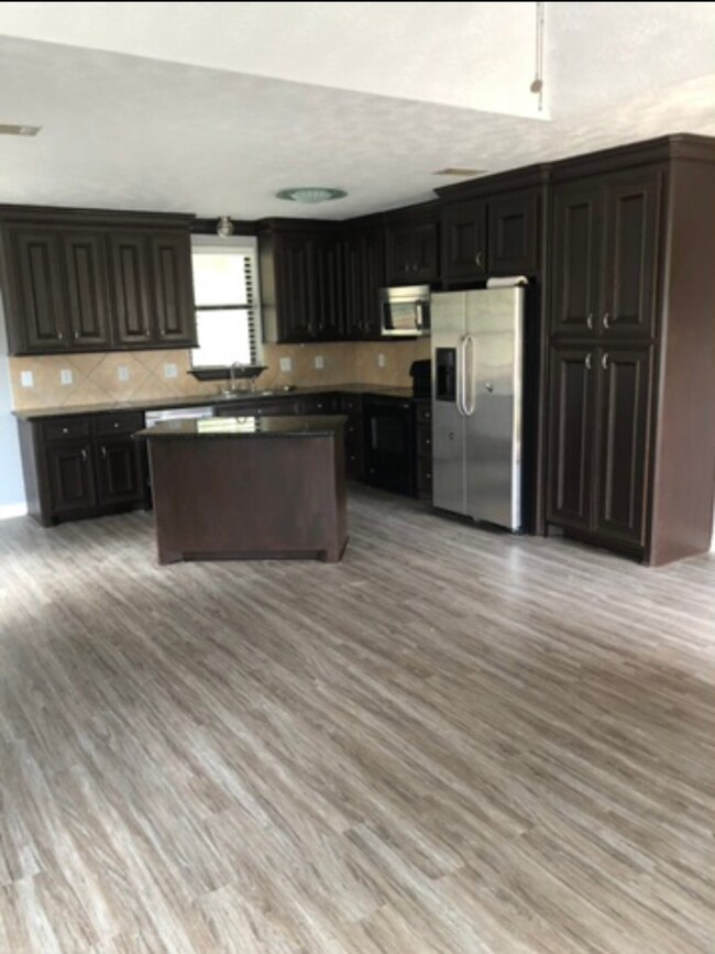 10976 Cedar St, Cleveland, TX 77328 - photo 3