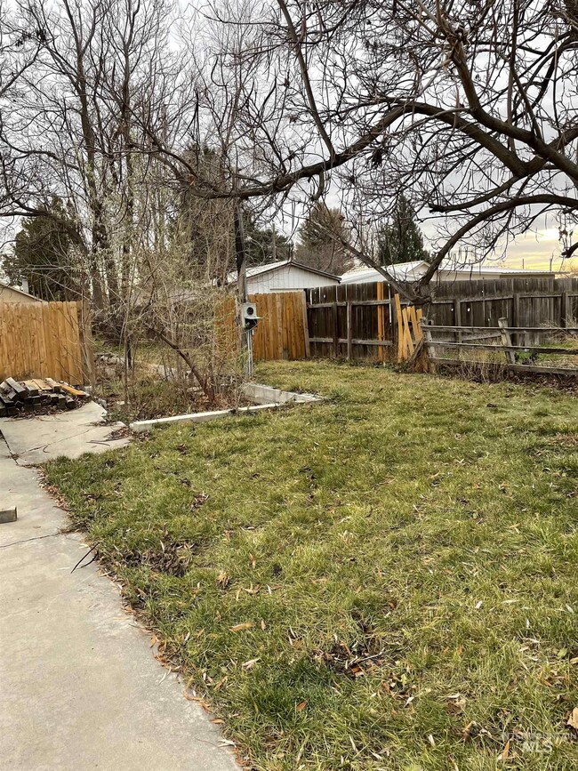 703 W California Ave, Homedale, ID 83628 - photo 2
