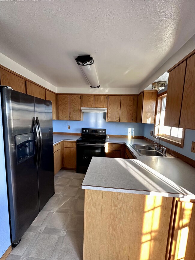 3910 Gregory Dr, Klamath Falls, OR 97603 - photo 7