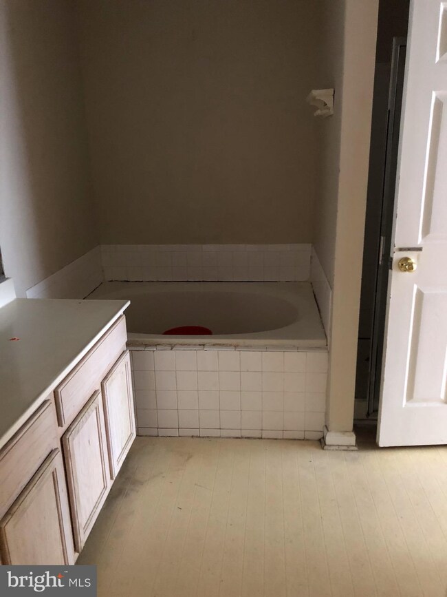 7446 Catterick Ct, Windsor Mill, MD 21244 - photo 5