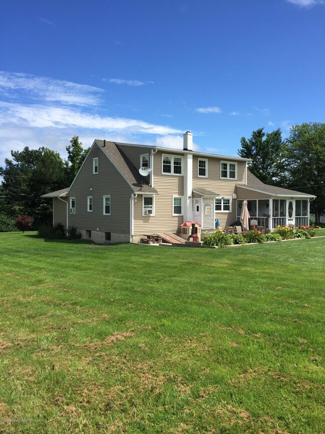 556 Amasa Rd, Factoryville, PA 18419 - photo 2