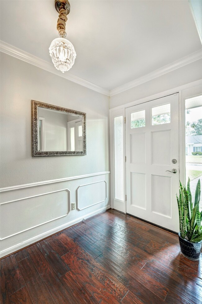 10030 Longmont Dr, Houston, TX 77042 - photo 2