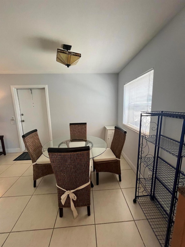 52 Flanders B, Delray Beach, FL 33484 - photo 4