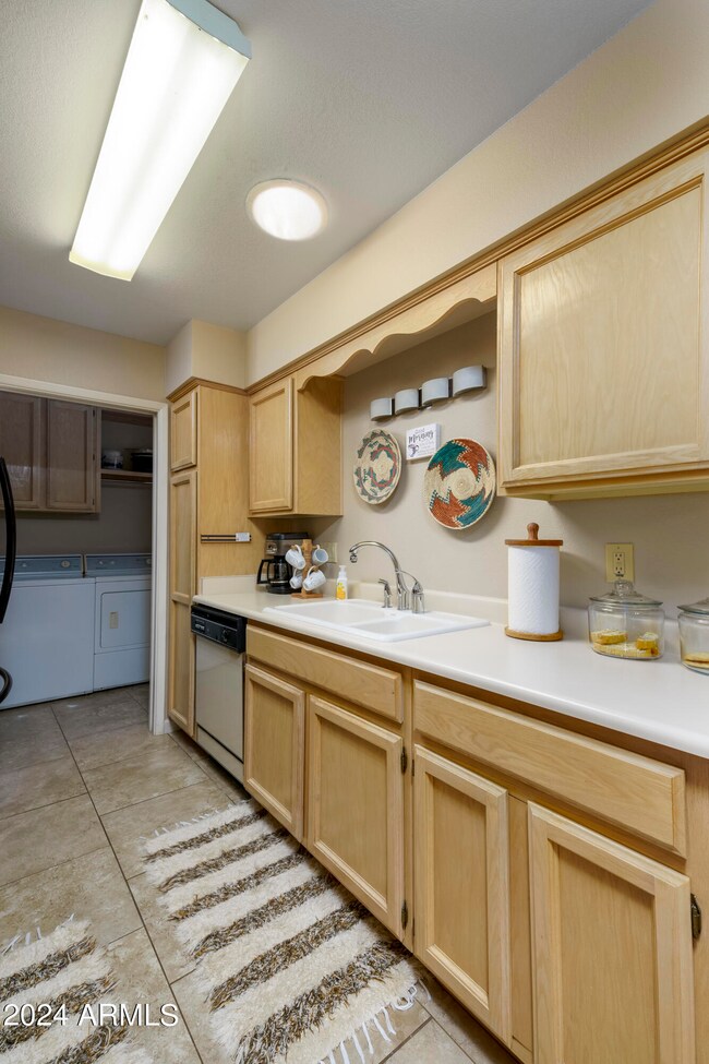 C Dining & Kitchen-2