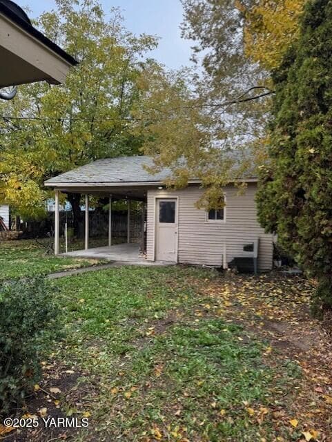 814 S 4th Ave covered patio off garage w