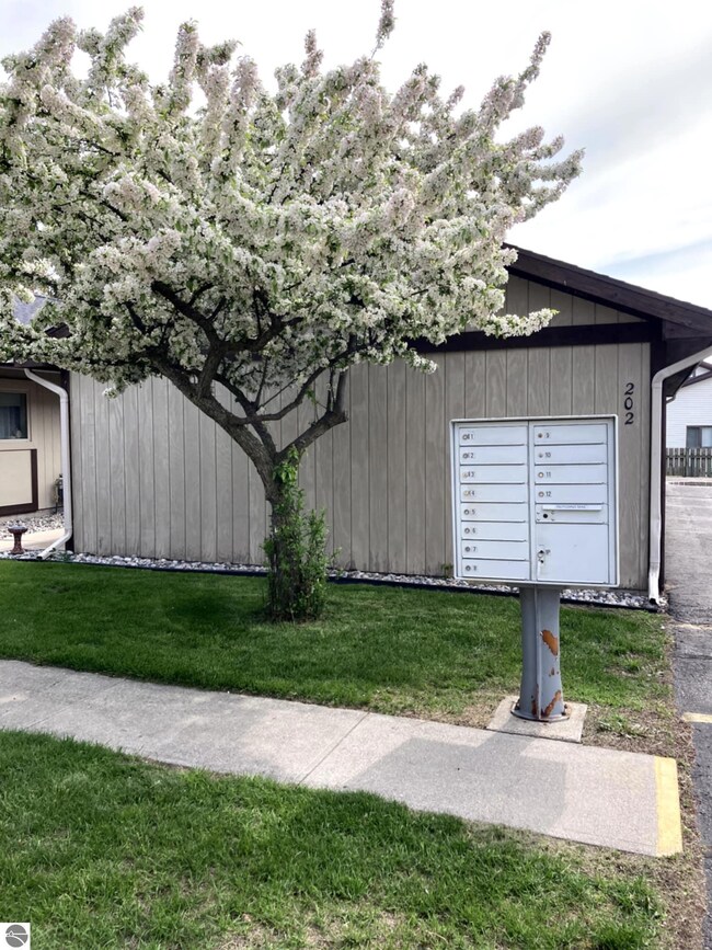 202 E Water Ave unit 11, Oscoda, MI 48750 - photo 2
