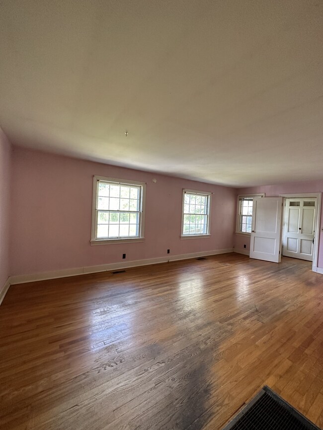 114 Charlotte Dr, Shelbyville, TN 37160 - photo 4