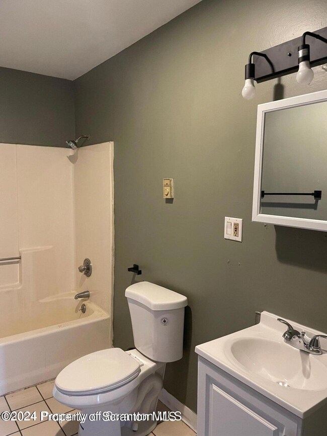 201 Railroad St, Old Forge, PA 18518 - photo 4