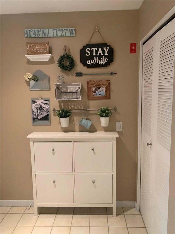 946 Halifax Dr, Warwick, RI 02886 - photo 3