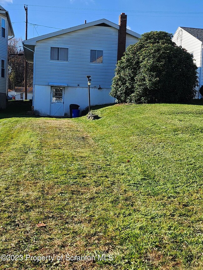 2020 Farr St, Scranton, PA 18504 - photo 4