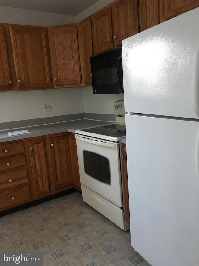 233 Locust St, New Holland, PA 17557 - photo 6