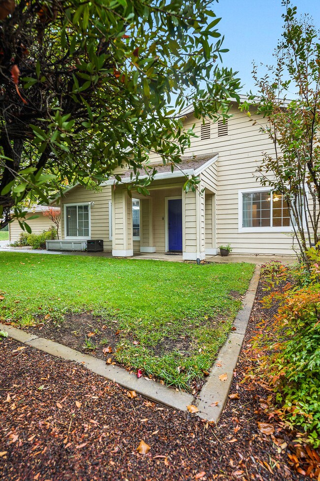 007_redding_duplex_real_estate