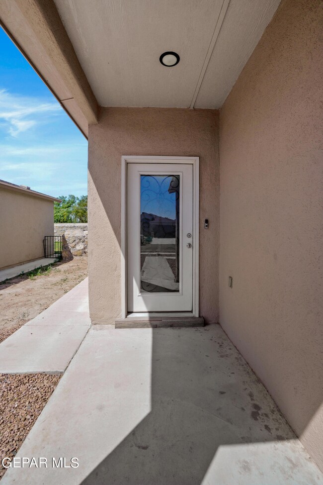 11608 Norman Montion St, Socorro, TX 79927 - photo 4