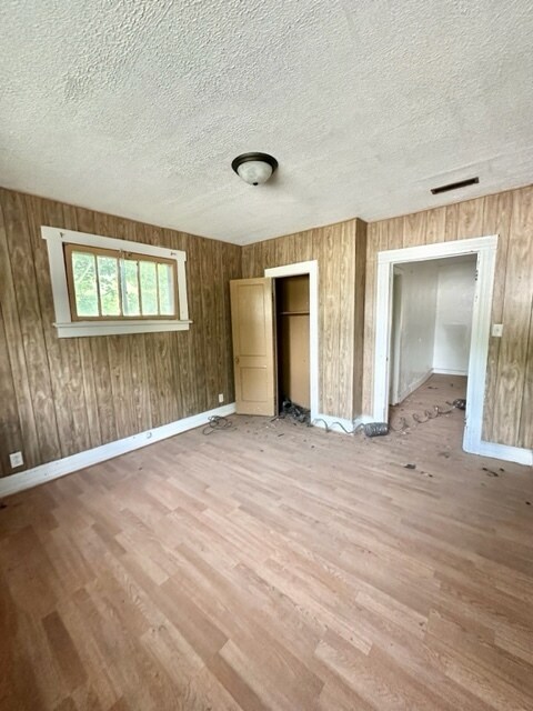 2305 Hendricks St, Anderson, IN 46016 - photo 5