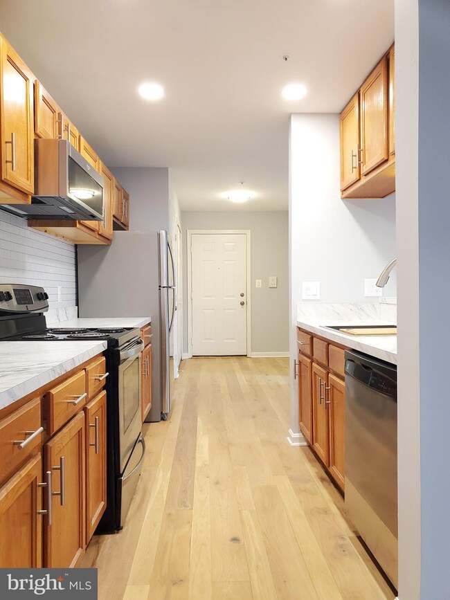 9601 Lake Pointe Ct unit 301, Upper Marlboro, MD 20774 - photo 4