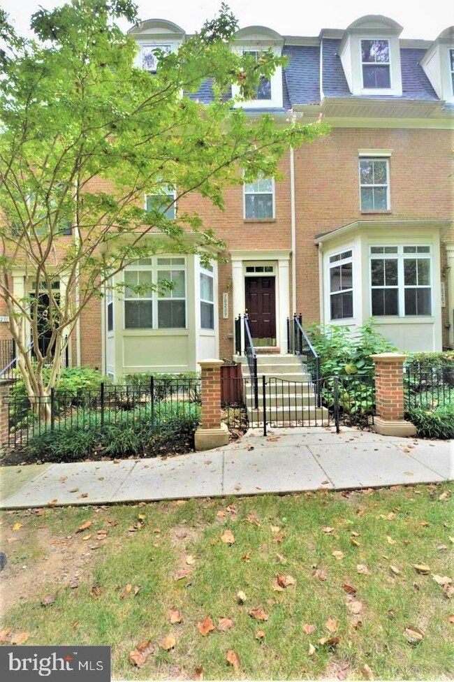 10209 Pembroke Green Place, Columbia, MD 21044 - photo 2