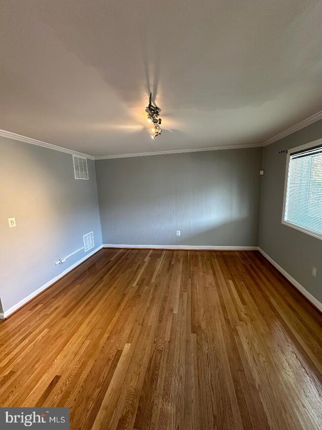 640 Queensgate Rd, Baltimore, MD 21229 - photo 3