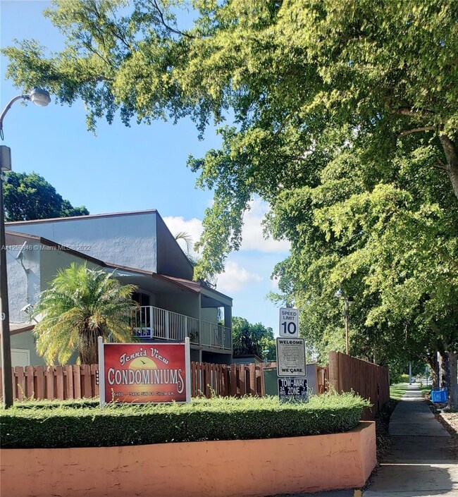 15401 SW 81st Cir Ln unit 14, Miami, FL 33193 - photo 2