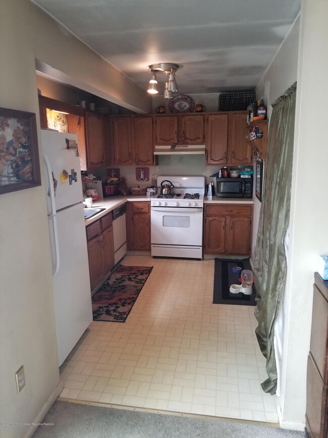 533 Tinsmith Ct, Toms River, NJ 08753 - photo 5