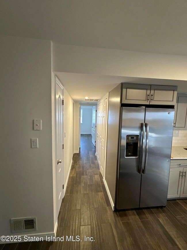 unlisted-address, Staten Island, NY 10309 - photo 4