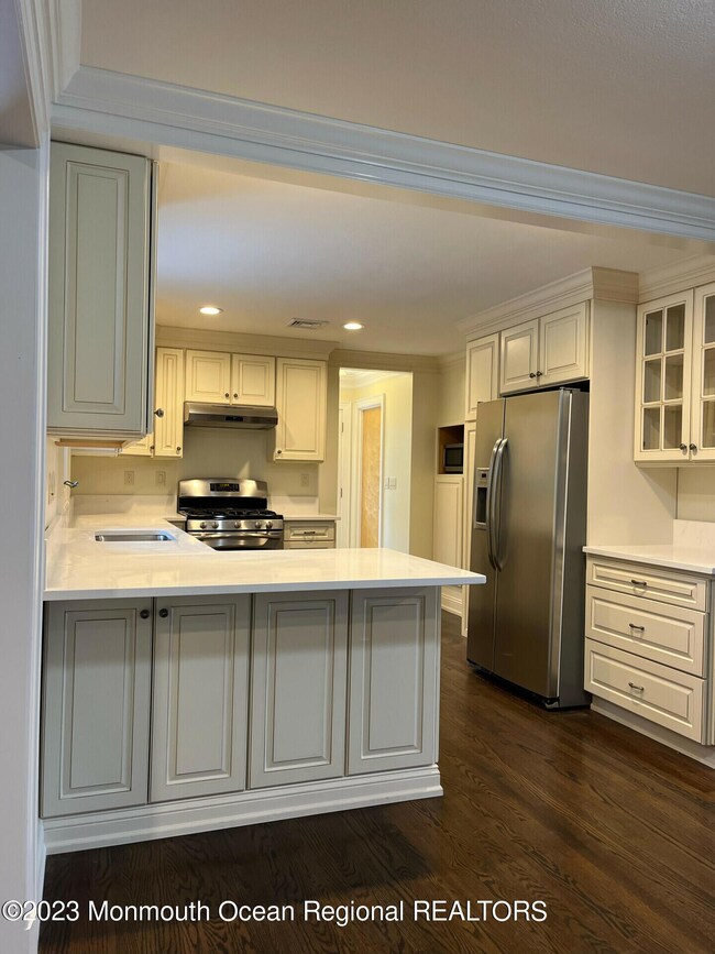 94 Bridgewaters Dr, Oceanport, NJ 07757 - photo 6