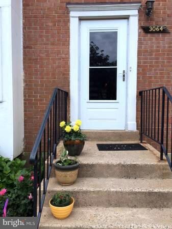 3064 Winter Pine Ct, Fairfax, VA 22031 - photo 2