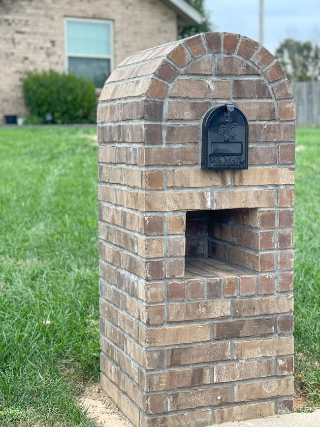 983 W.. Cambridge, Nixa, MO-1