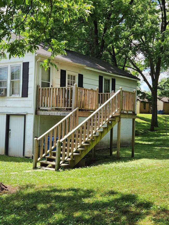 520 S Spring St, Manchester, TN 37355 - photo 2