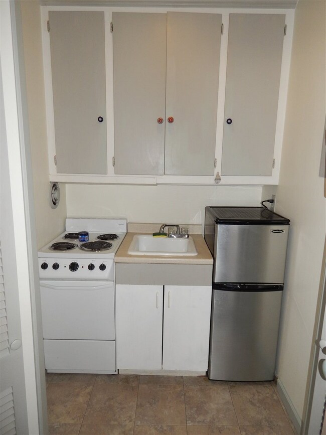 599 Middle St unit 3, Portsmouth, NH 03801 - photo 4