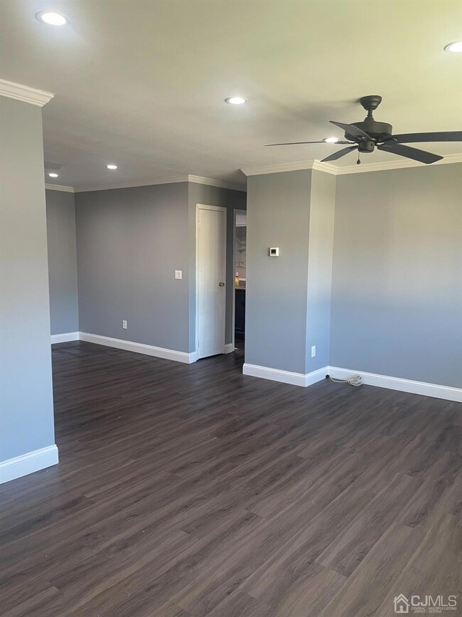 806 Cricket Ln, Woodbridge, NJ 07095 - photo 7