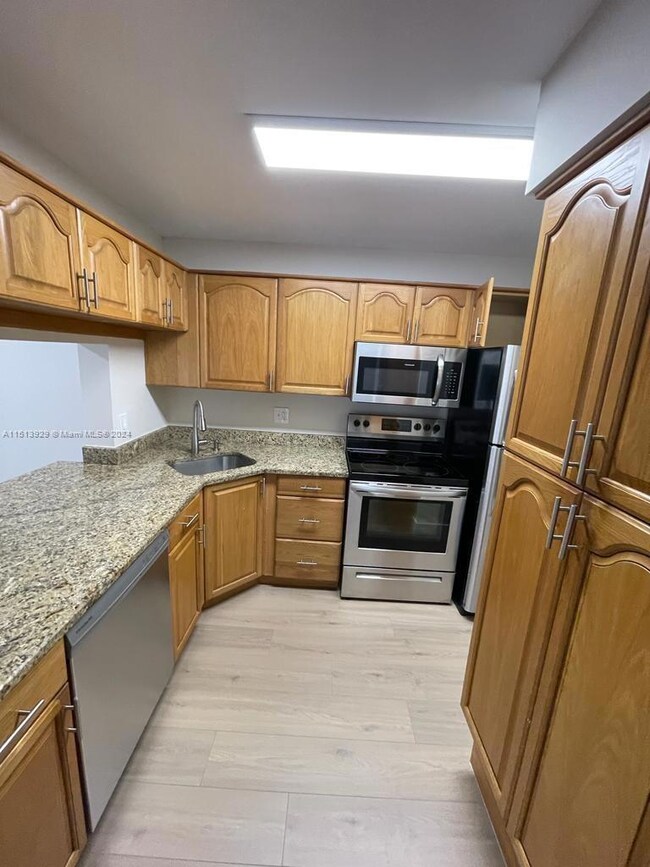 201 Foxtail Dr unit B1, Greenacres, FL 33415 - photo 5