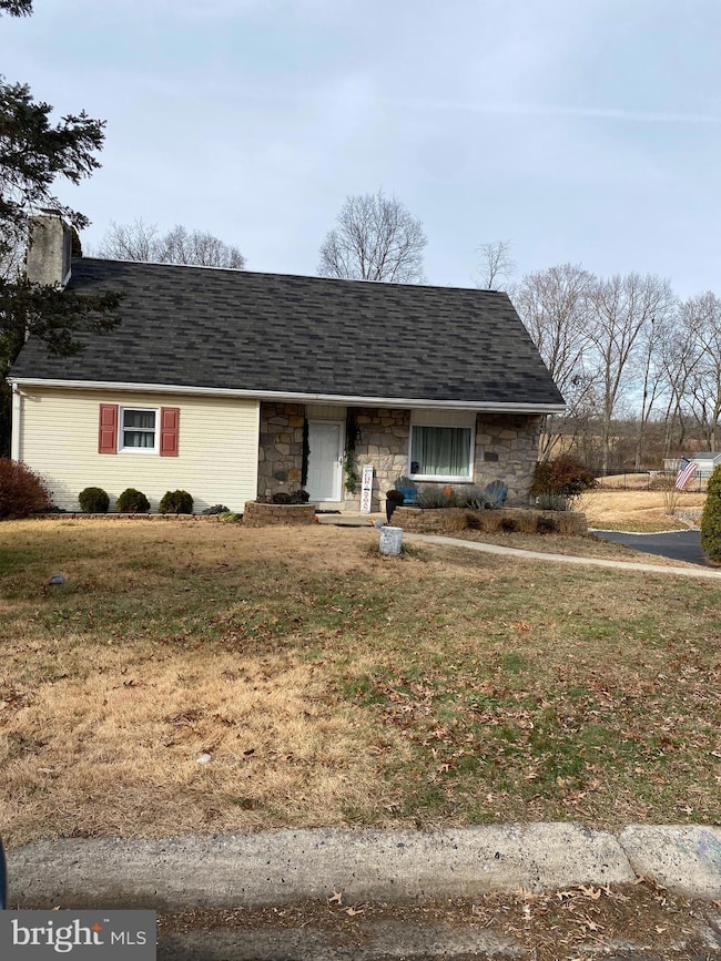 847 Rivendell Ln, Pottstown, PA 19464 - photo 2