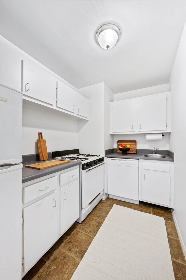 Mercer Square Owners Corp unit B-1104, New York, NY 10012 - photo 6