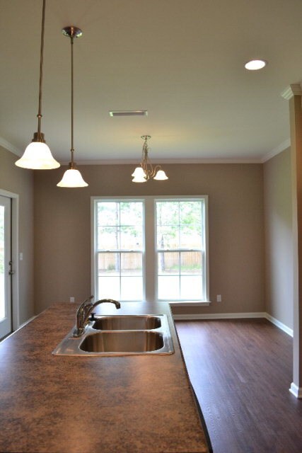 Kitchen/eating area