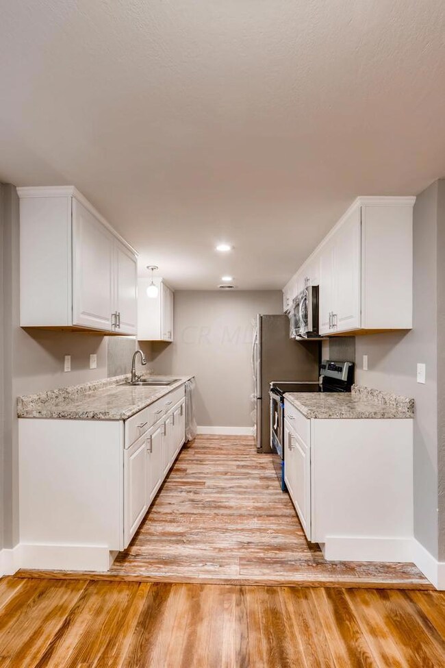 325 N Oregon St Johnstown OH-large-004-3