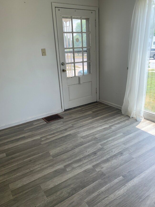 2914 17th St, Columbus, IN 47201 - photo 4