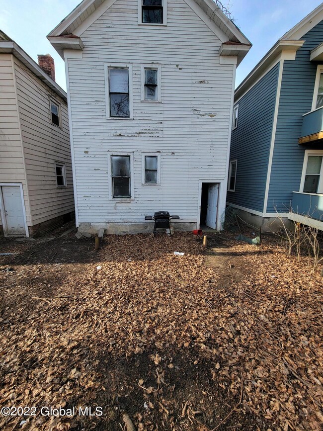 675 Myrtle Ave, Albany, NY 12208 - photo 4