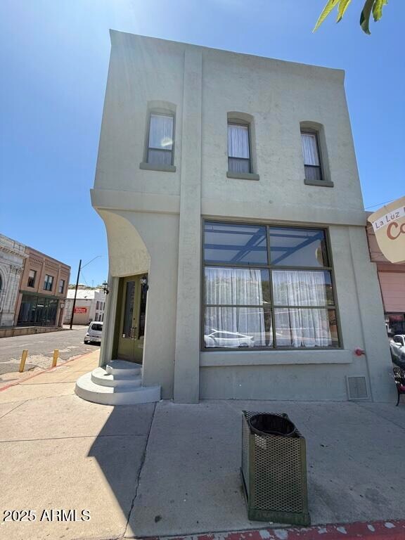 300 N Broad 44