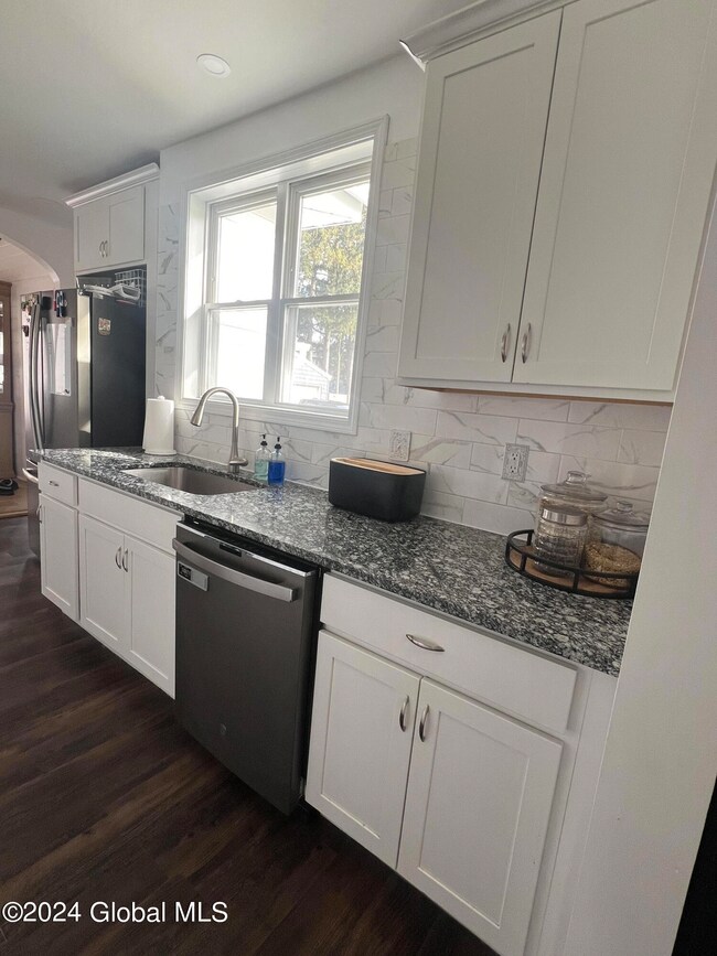 217 Lisha Kill Rd, Schenectady, NY 12309 - photo 7