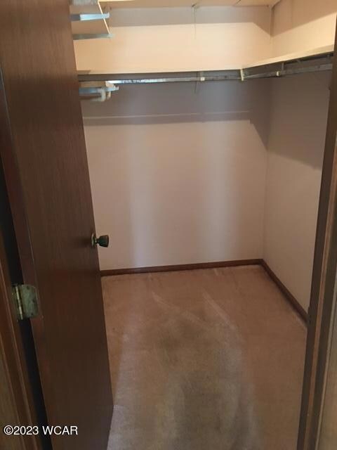WALK IN CLOSET